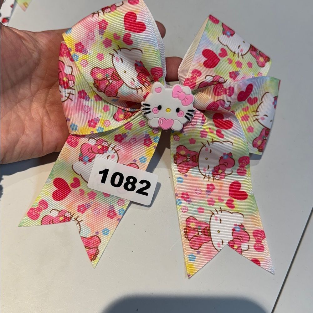 1082 hello Kitty alligator clip hair bow